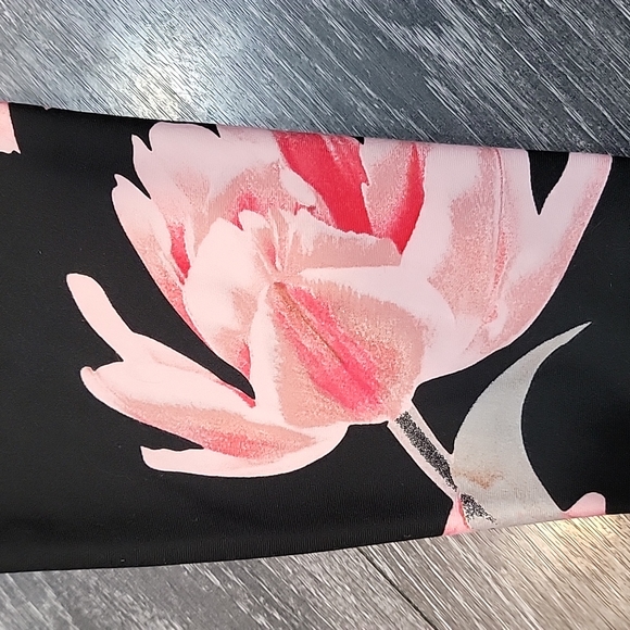 Old Navy Workout Leggings - Picture 2 of 5